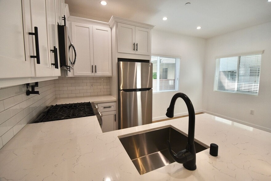 Building Photo - 5220 Radford Ave