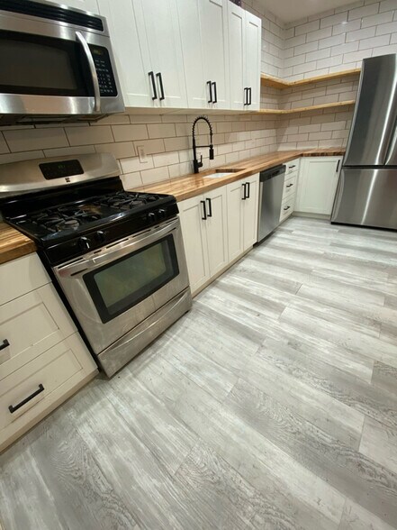 Building Photo - 423 21st St NE