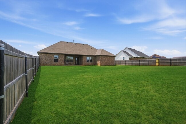 Building Photo - 4254 Mesa Dr