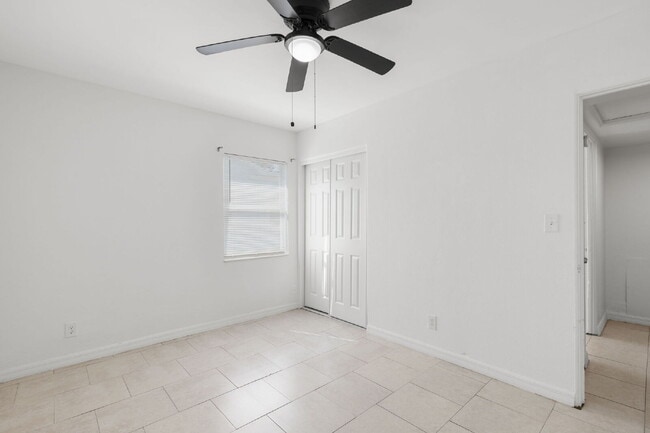 Building Photo - Home For Rent in St Pete!