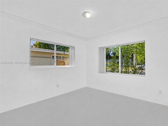 Building Photo - 1647 NE 146th St