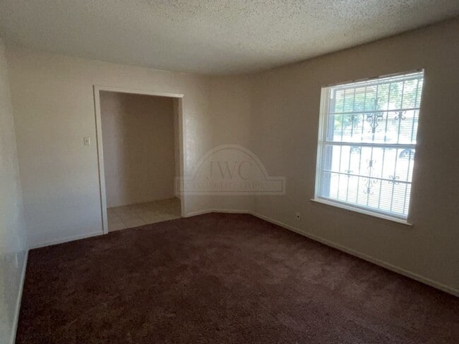 Building Photo - 1502 Linda Ln