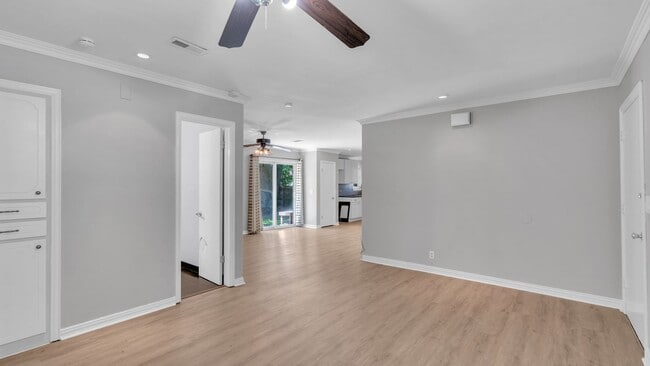 Building Photo - Beautifully Redone 2 Bedroom House! Availa...