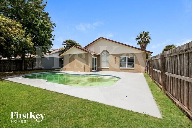 Building Photo - 2484 Albaca Dr