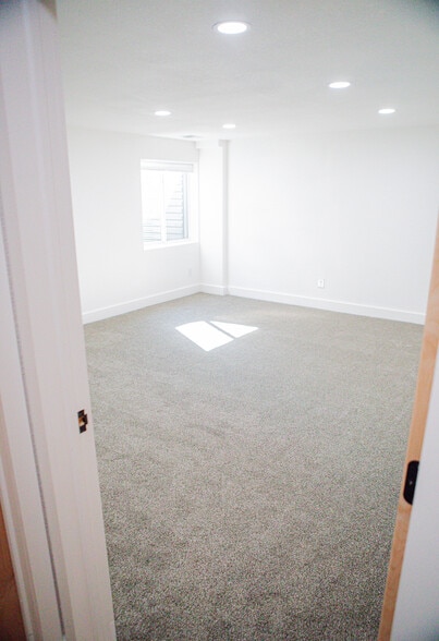 Building Photo - 338 Alder Ave