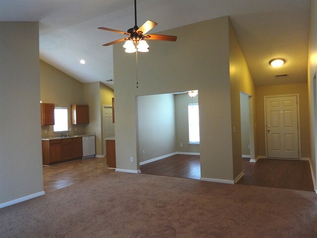 Building Photo - 5018 Thornton Dr