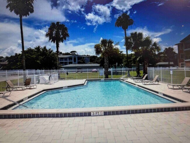 Building Photo - 204 16th St