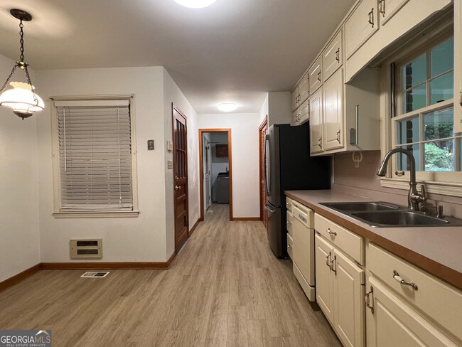 Building Photo - 215 Old Oxford Rd