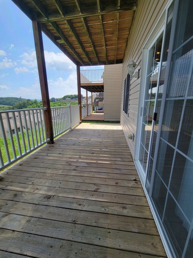 Building Photo - 3 bedroom, 2.5 bath Townhome - Available 0...