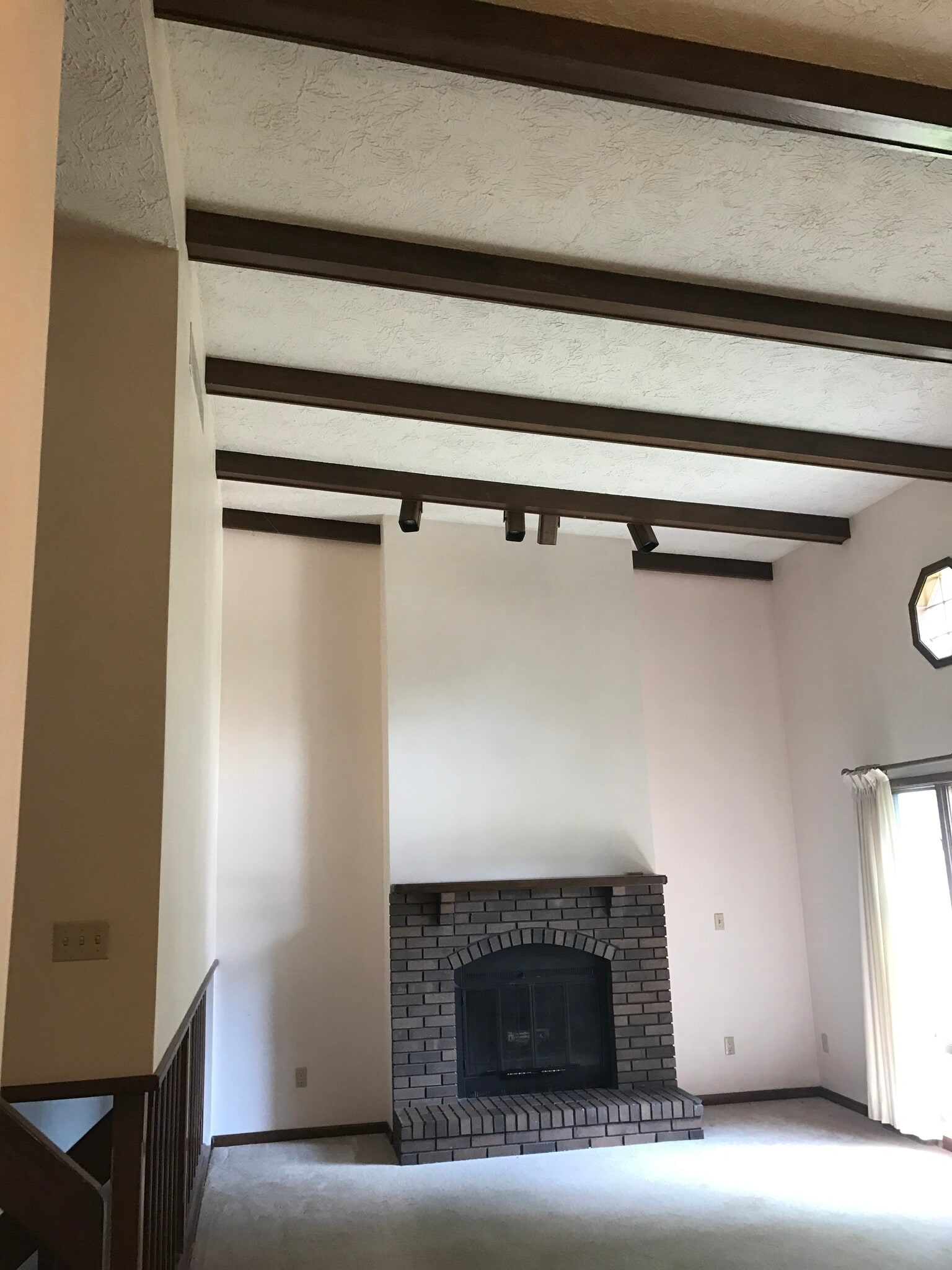 Building Photo - 1458 Eastview Dr