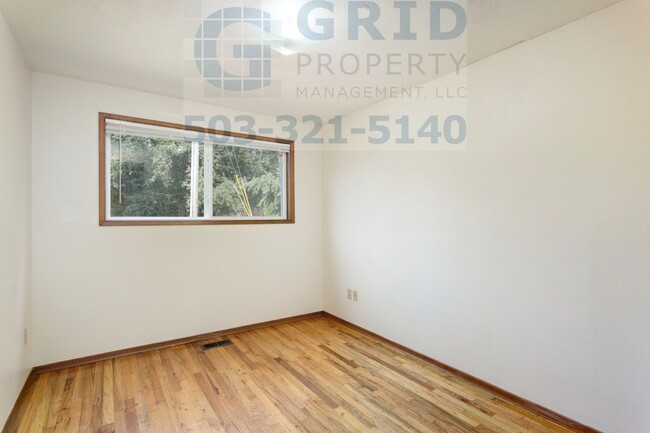 Building Photo - 3 Bedroom Ranch in Milwaukie