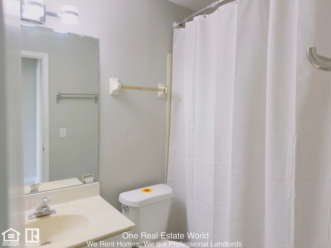 Building Photo - 2504 Woodgate Blvd