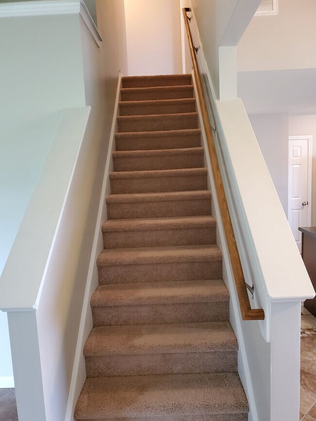 Building Photo - Beautiful Townhome 3 bed/2.5bath