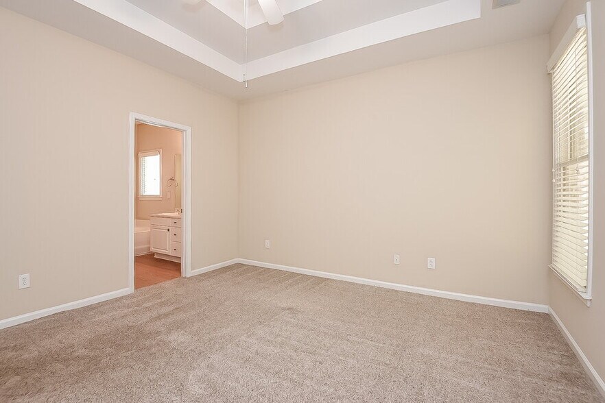Building Photo - 207 Wildwood Way
