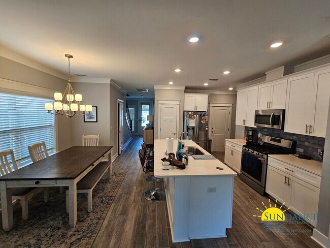 Building Photo - Live the Coastal Dream in Beachwood Estates, Stunning Long-Term Rental Available!