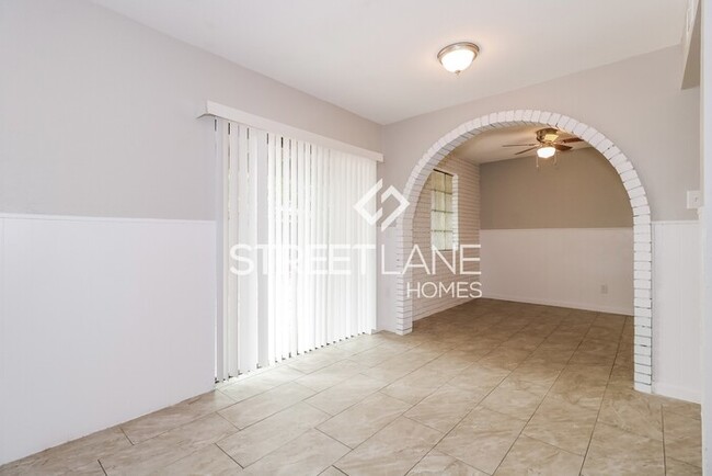 Building Photo - Updated 3 Bedroom Home in Phoenix!