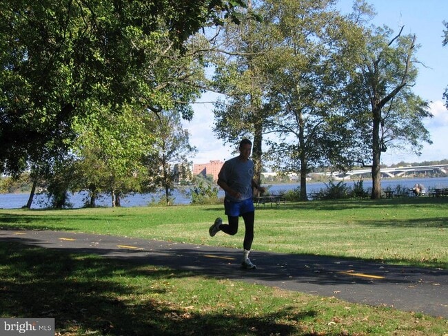 Building Photo - 545 E Braddock Rd