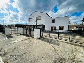 Building Photo - 2711 Westerville Rd