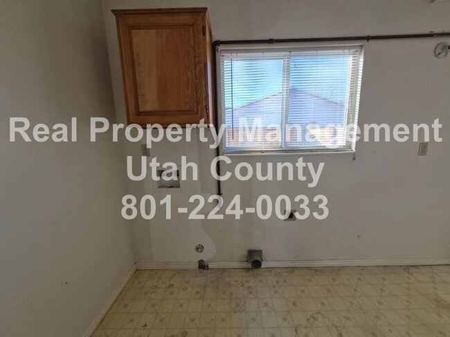 Building Photo - 590 E 1090 N