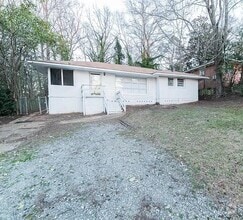 Building Photo - 140 Torch Hill Rd