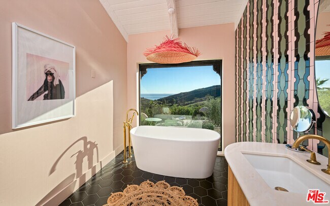 Building Photo - 33261 Decker School Rd