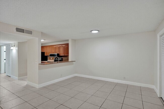 Building Photo - 3 BED/2BATH