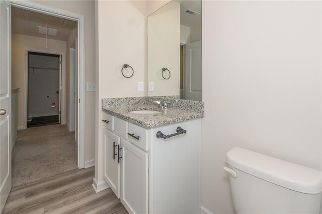 Building Photo - 605 Mackenzie Cv
