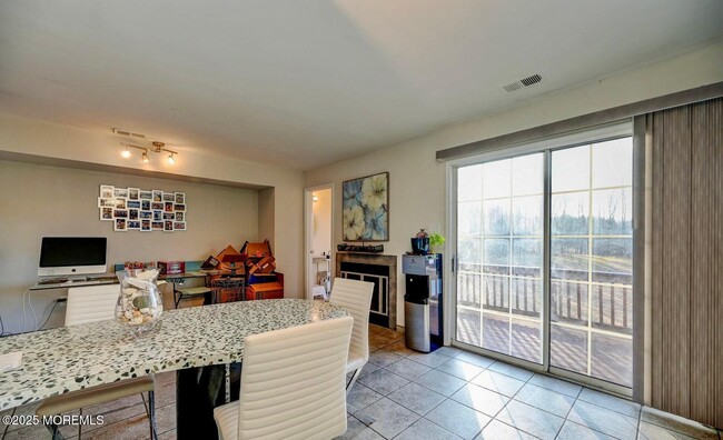 Building Photo - 65 Culford Pl