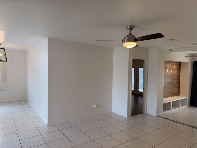 Building Photo - 51905 Avenida Velasco