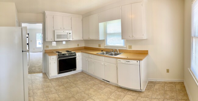 Building Photo - 107 Garwin Dr W