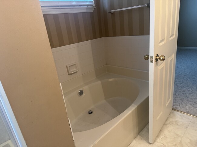 Building Photo - 916 Palomino Ln