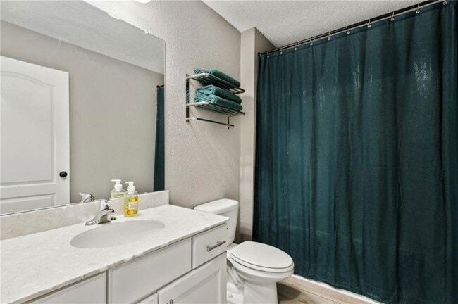 Building Photo - 300 Chinquapin Dr