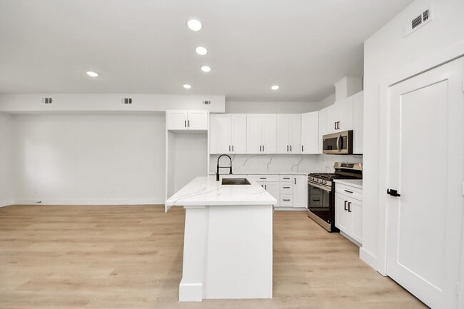 Building Photo - 1316 W Willis St