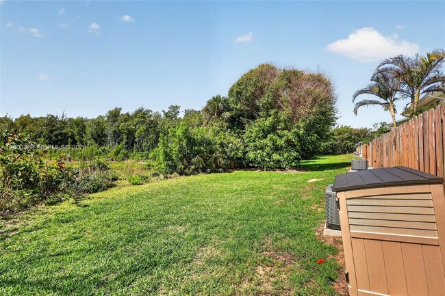 Building Photo - 9425 S Ocean Dr