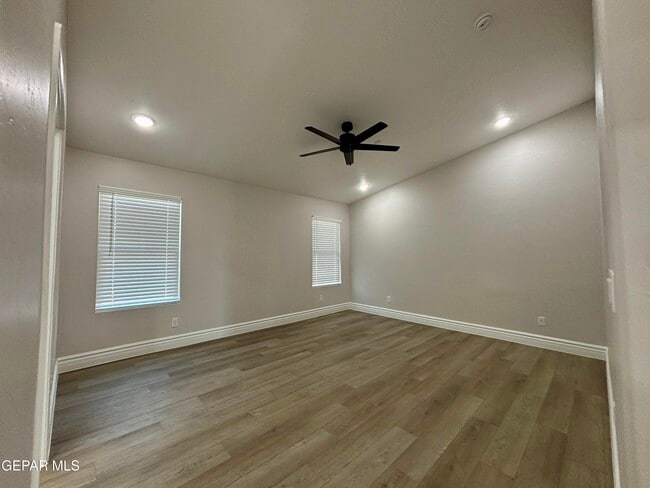 Building Photo - 2633 Dunoon Dr