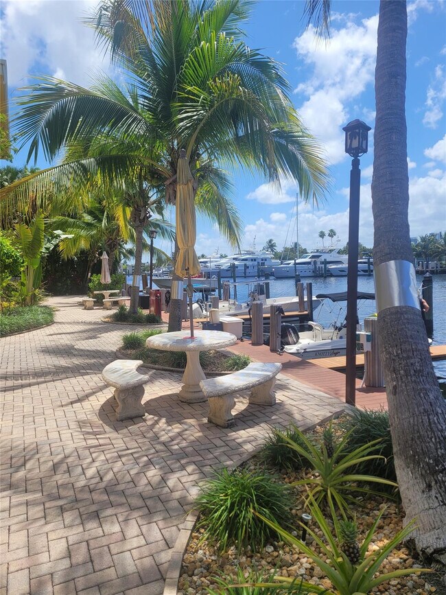 Primary Photo - 815 Middle River Dr