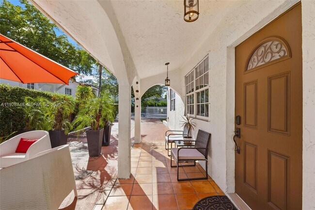 Building Photo - 521 NE 70th St