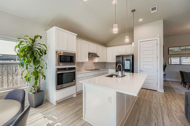 Building Photo - 9800 Grapevine Leaf Dr
