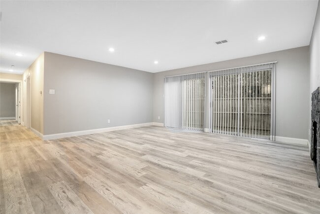 Building Photo - 1314 E Red Cedar Cir