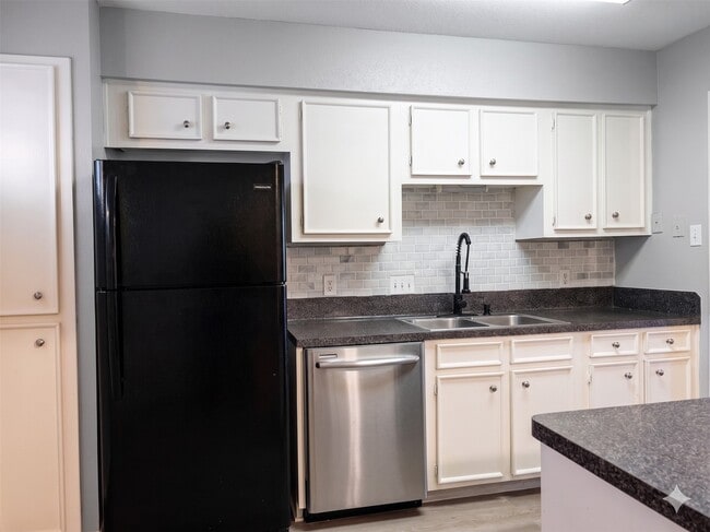Building Photo - 1069 Willow Oaks Cir