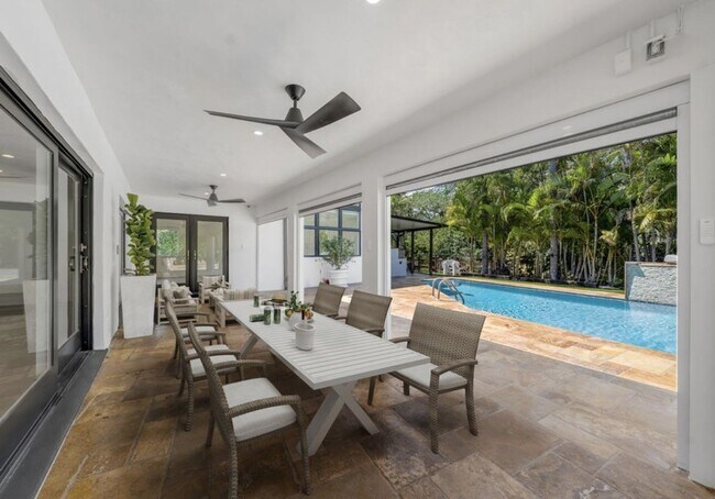 Building Photo - 5120 Carillo St