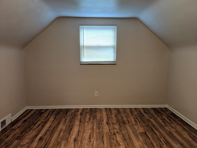 Building Photo - Beautifully Kept 4 Bedroom House next to U...