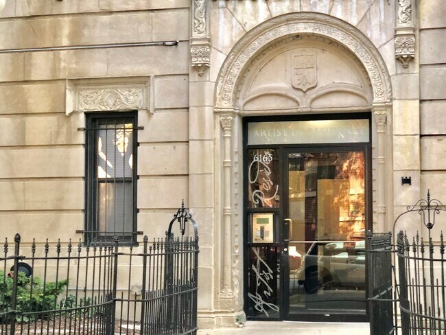 Primary Photo - 6165 N Winthrop Ave