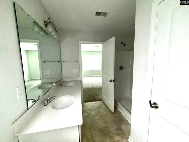 Building Photo - 639 Wooster Dr