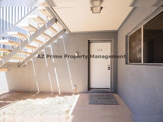 Building Photo - 1808 N 32nd St