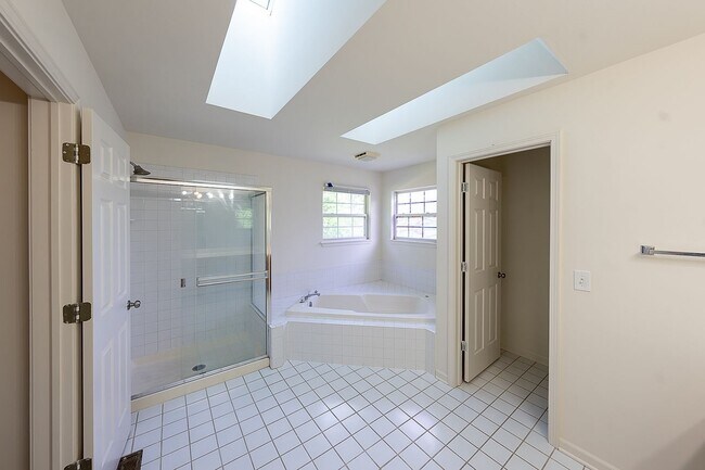 Building Photo - 2803 Bluewater Cir