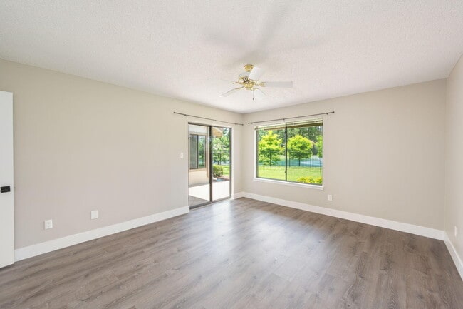 Building Photo - 1219 Oakmont Dr