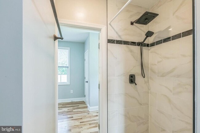 Building Photo - 400 Lake St