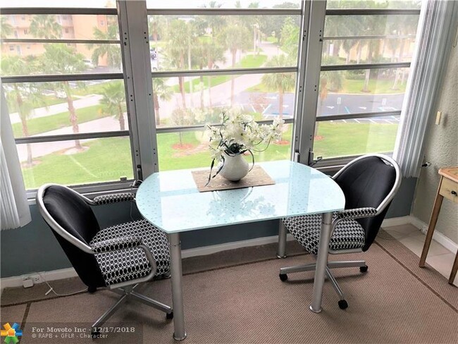 Building Photo - 2515 NE 1st Ct