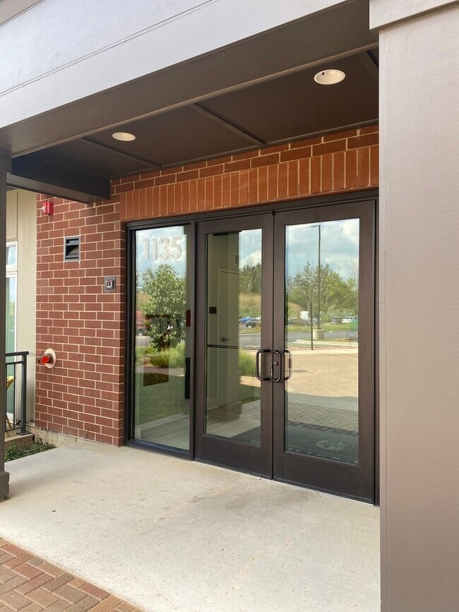 Primary Photo - 1135 N Arlington Heights Rd